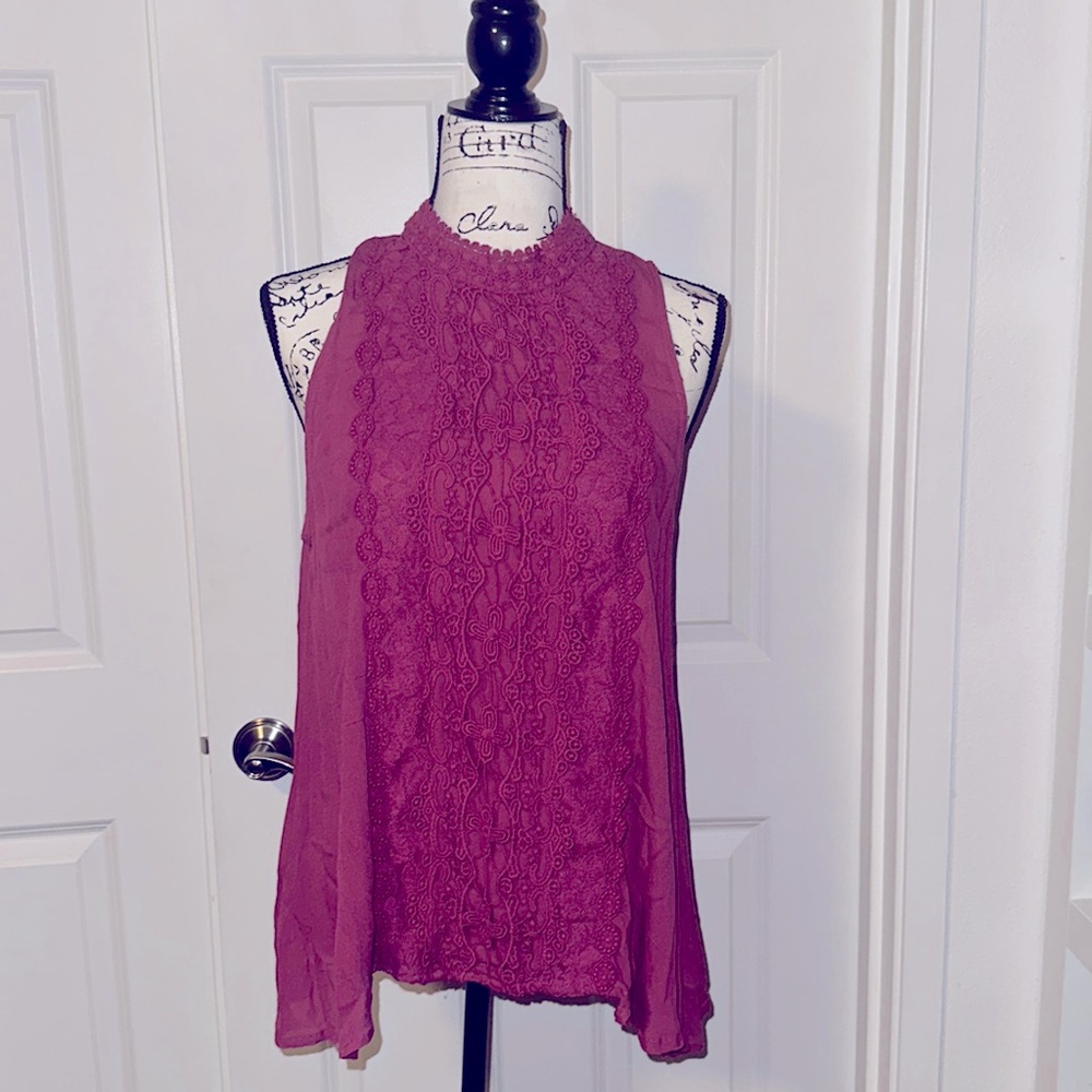 Beautiful NWOT crocheted front mauve tunic
